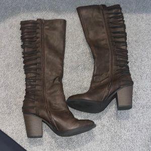 Size 9 1/2 Women’ Boots
